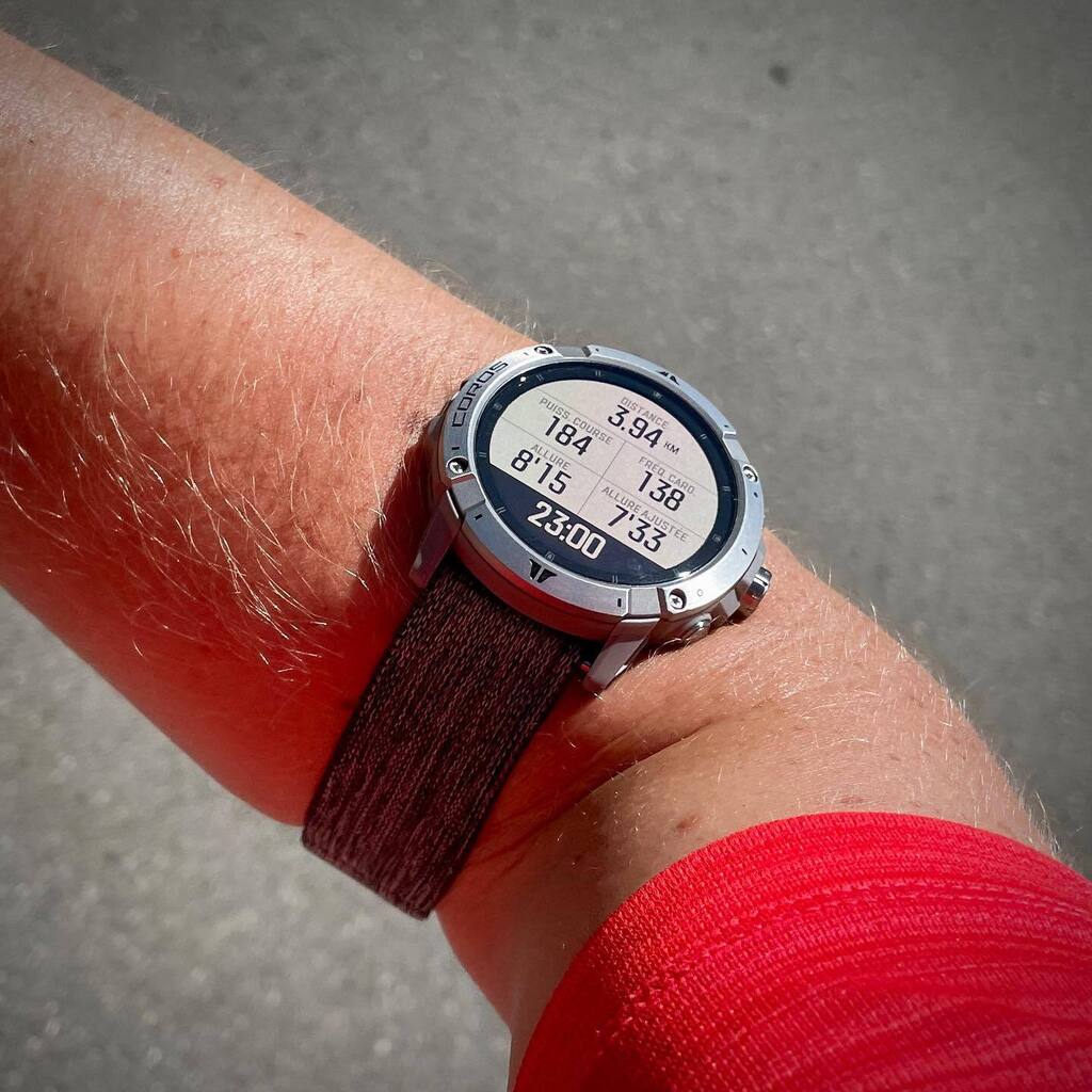 TriNakan's tweet photo. Le brassard du Polar OH1 ou Verity Sense fait également un bon bracelet pour la Vertix 2 de Coros quand je l’utilise comme troisième montre!
.
.
.
#coros #corosfrance #corosvertix2 #vertix2 #montregps #gpswatch #polarveritysense #comparewatches #nakanch https://t.co/8dNe9PAZ3d https://t.co/tWvxVmacfx