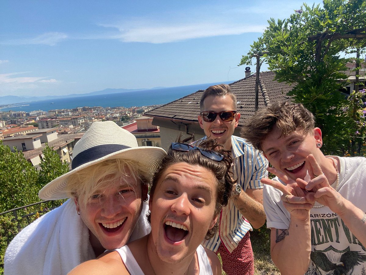 10 years 😭 we decided to treat ourselves and go on our first band holiday ever to celebrate, thank you for everything over the past ten years, we love you. Here’s to the next 10 💙