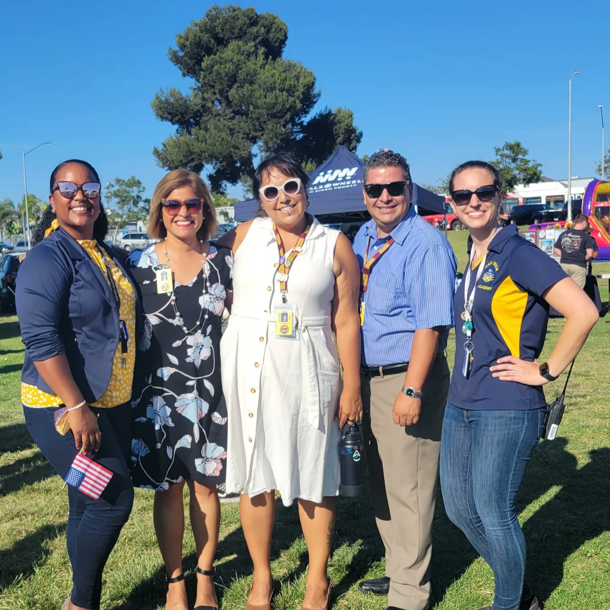 MOHMsScott's tweet photo. #NationalNightOut last night at Egger Park! A community walk, an info/resource fair, dedications to Officer Jaime Huntley-Park, a performance by Southwest High dance crew, and ran into the @SOMBuccaneers Admin team and @aymeemar and her ASB! 🤗 I love to see our @SUHSD family! 🙌🏽 https://t.co/764GR7liwq