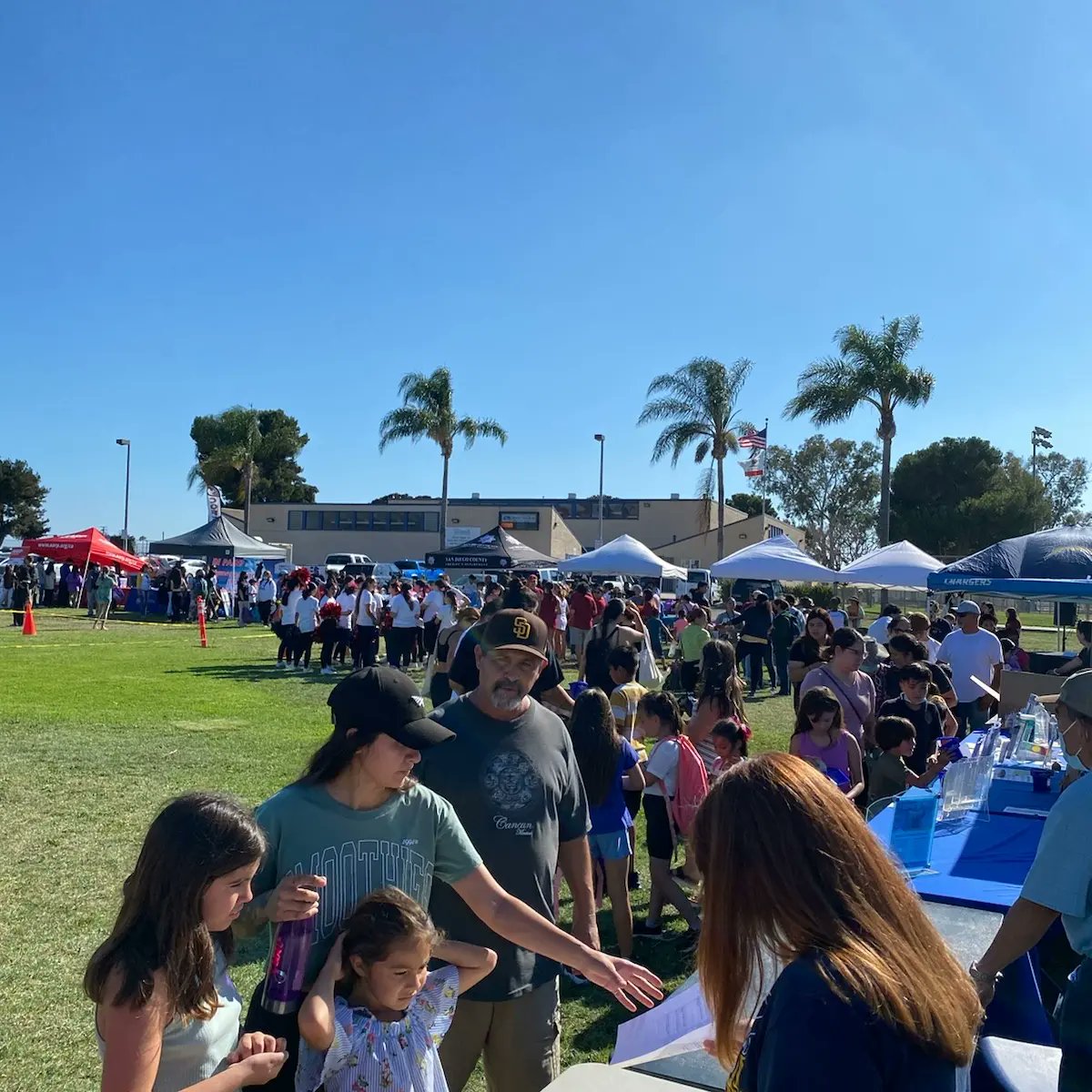 MOHMsScott's tweet photo. #NationalNightOut last night at Egger Park! A community walk, an info/resource fair, dedications to Officer Jaime Huntley-Park, a performance by Southwest High dance crew, and ran into the @SOMBuccaneers Admin team and @aymeemar and her ASB! 🤗 I love to see our @SUHSD family! 🙌🏽 https://t.co/764GR7liwq