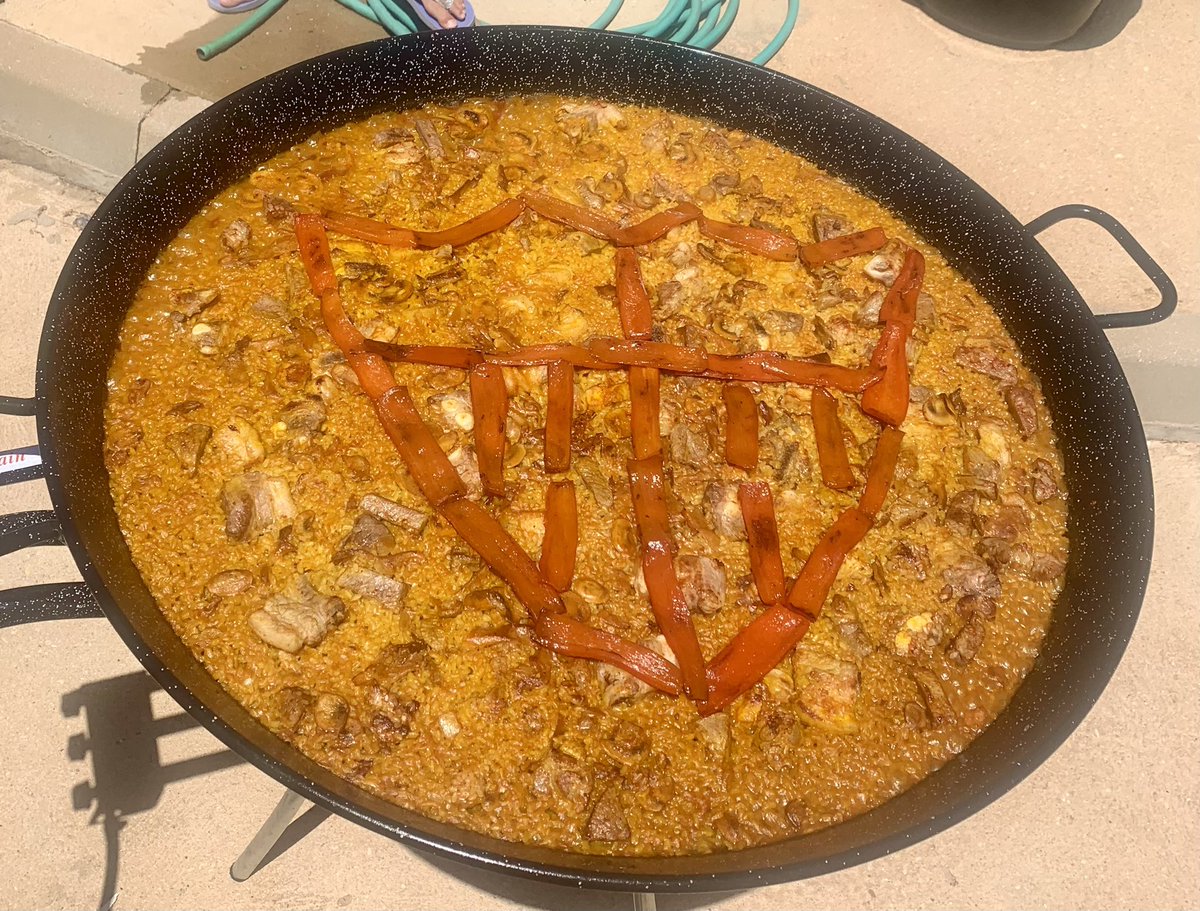 PSBonares's tweet photo. La fiebre rojiblanca nos nos deja ni en vacaciones, ni con la corriente populista negativa, siempre @SevillaFC @SevillaFC_ENG @leonsfdo #vacaciones #WeareSevilla #weneversurrender #dicenquenuncaserinde #verano https://t.co/ebVFRA9nnF