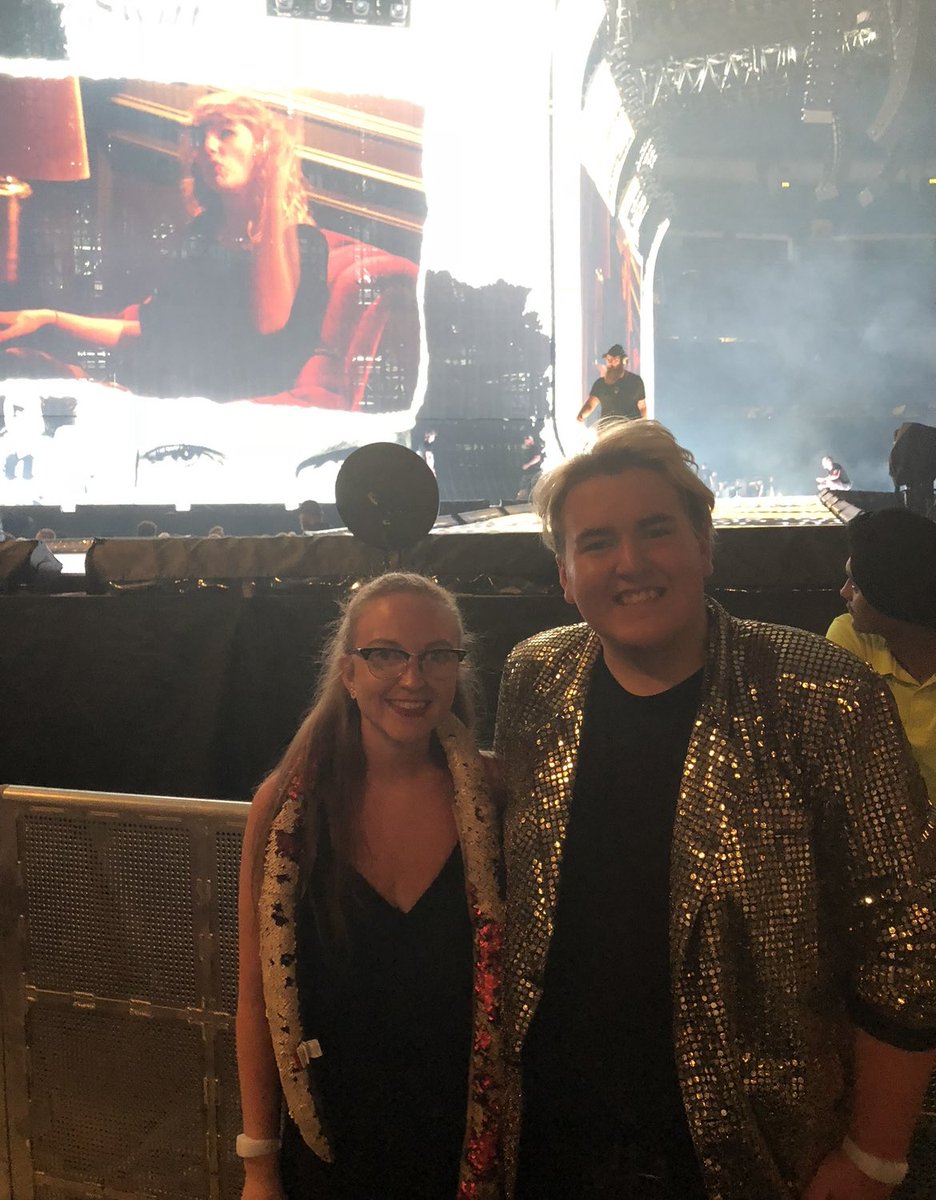 repuNathan13's tweet photo. Omg :((( it’s been… 4 years… #reptourToronto @taylornation13 @taylorswift13 https://t.co/b1U6eMknnO