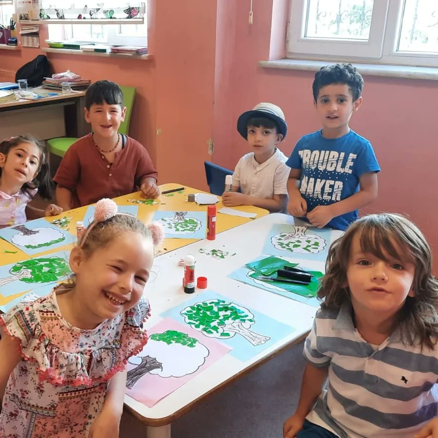 EyupsultanMem's tweet photo. Şu tatlılığa bakar mısınız 🥰❤️

Öğrencilerimiz yaz anaokullarımızda hep birlikte eğleniyor, öğreniyor ve keşfediyor. 🎈🕺🏻🏃‍♀️🎵🎨🎭

📍 @AsiminNesliiho

@tcmeb @memleventyazici @alperasimozer @istanbulilmem
@okuloncesi34MEM https://t.co/AOq82fSWSh