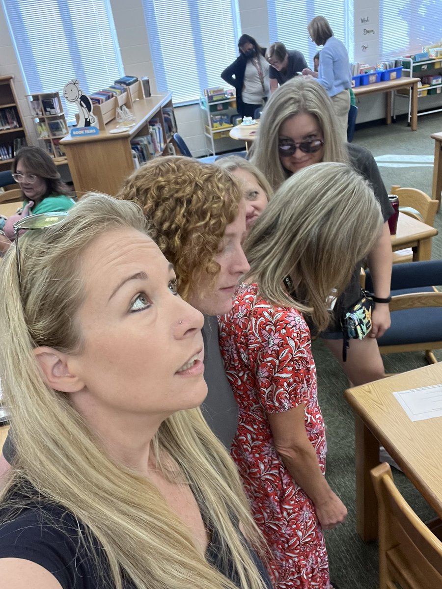 JThompson1026's tweet photo. #greenvilleES #awkwardselfie #greenvillerocks2022-23 @greenville https://t.co/oIUjw4zczm