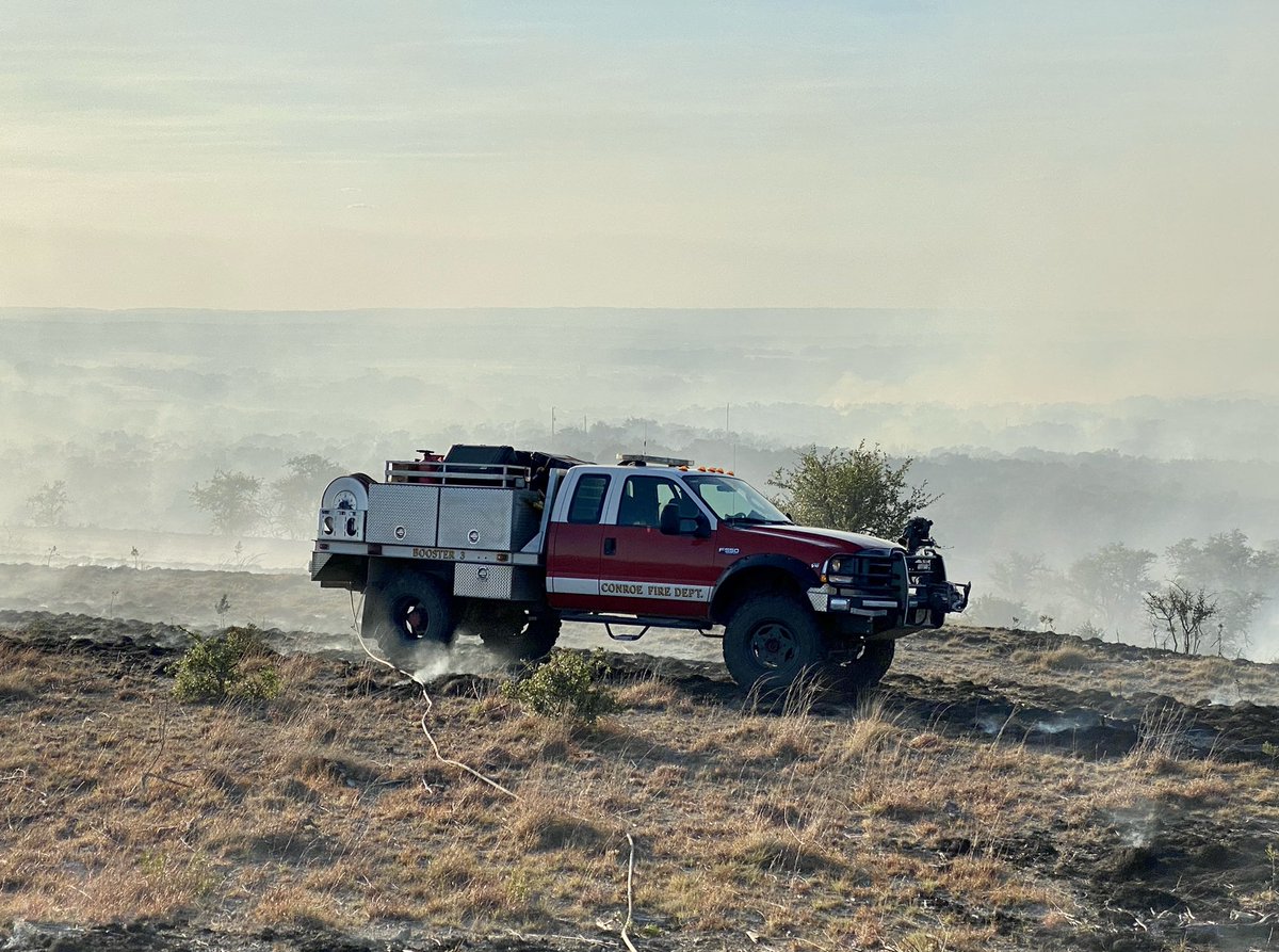 ConroeFire's tweet photo. Conroe FF’s have been reassigned from the “Margarita Fire” in Bastrop County to the ”Smoke Rider” fire near Blanco Texas. #Bastropfire #Blancofire #Smokeriderfire #Texasfire #Wildfire #Margaritafire https://t.co/f9Kqd9MTCb