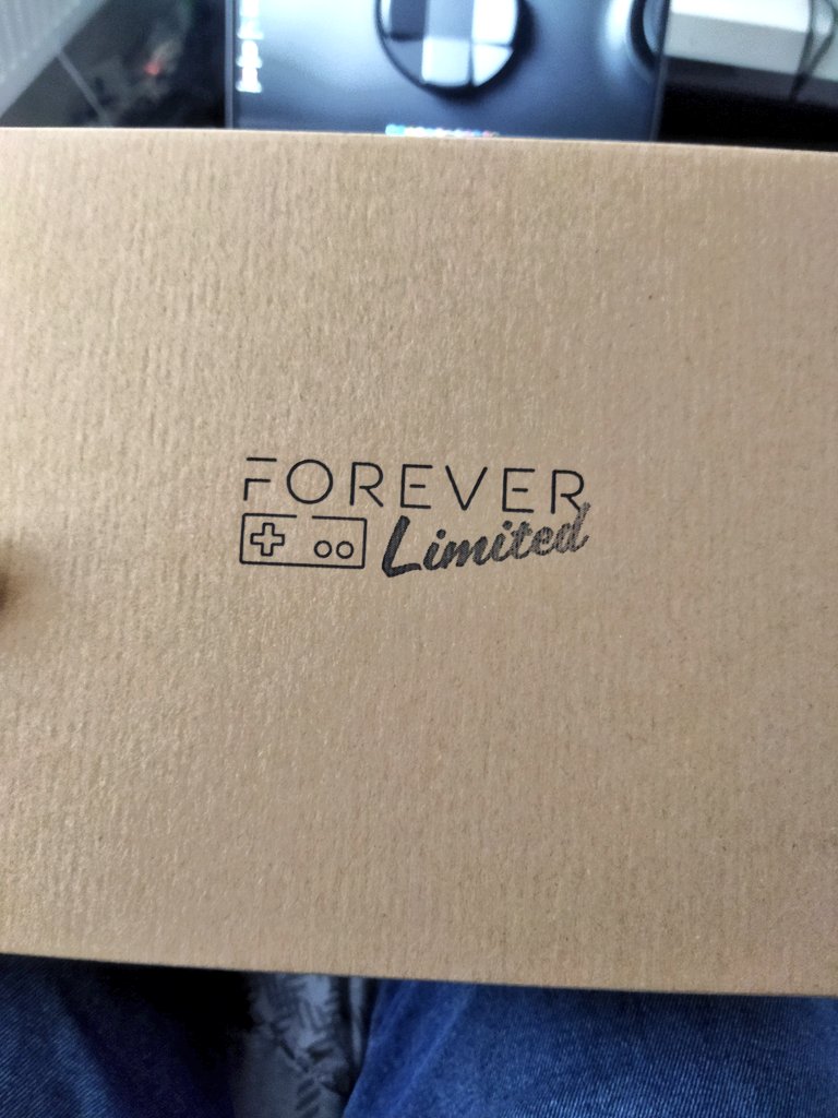 LozCorp's tweet photo. Woohooo look what just arrived 😍 a package from @ForeverLTD_Main with @HOTDRemake inside #MyLimited #SoMuchWin 💪 https://t.co/UIh6a89mUy