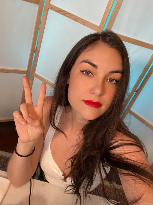 I&rsquo;m back &amp; streaming live now https://t.co/j50rFye2Ay
