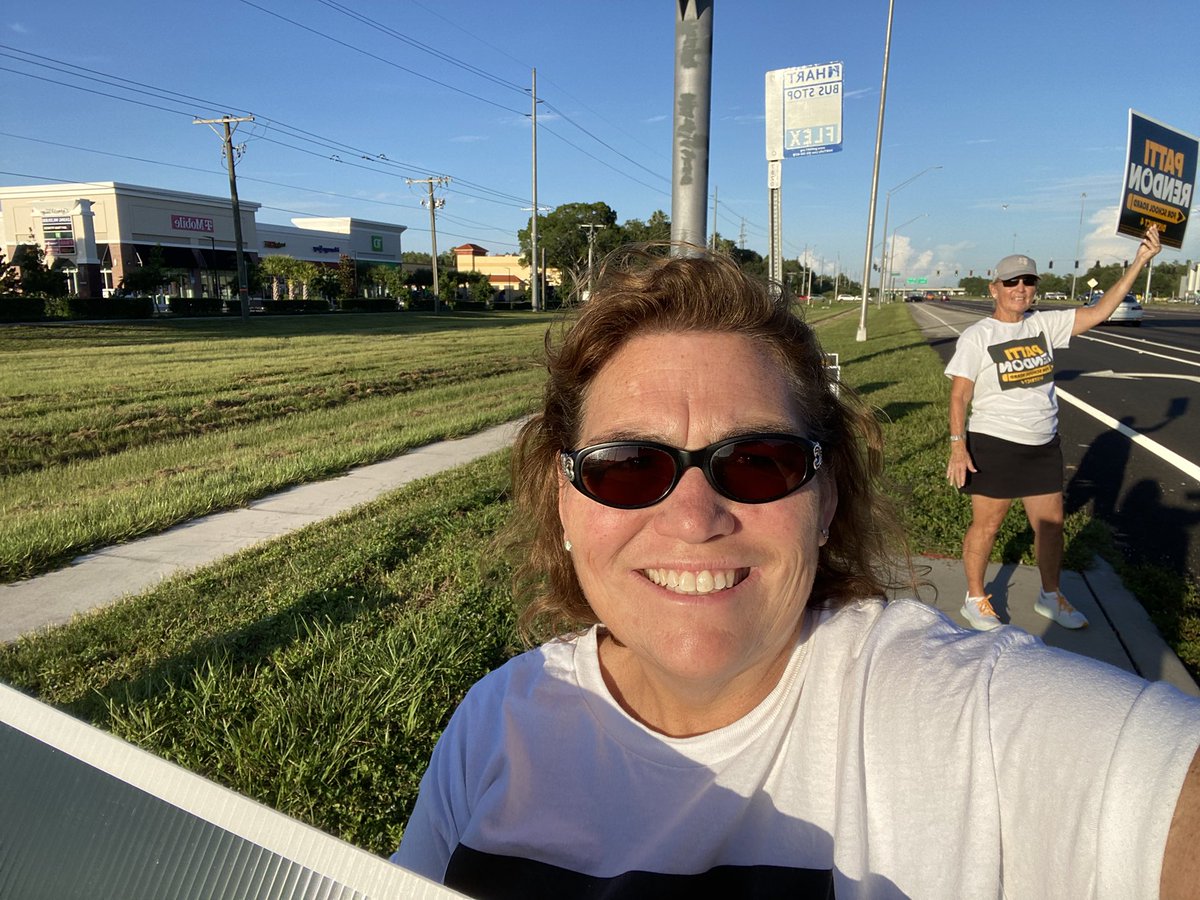 VotePattiRendon's tweet photo. Good morning, Sun City Center!!! Thank you for all of the honks….keep them coming. Remember to Vote 🗳 Patti Rendon for School Board, District 4. #votepattirendon #rendonfor4 https://t.co/17AyxzrHK0