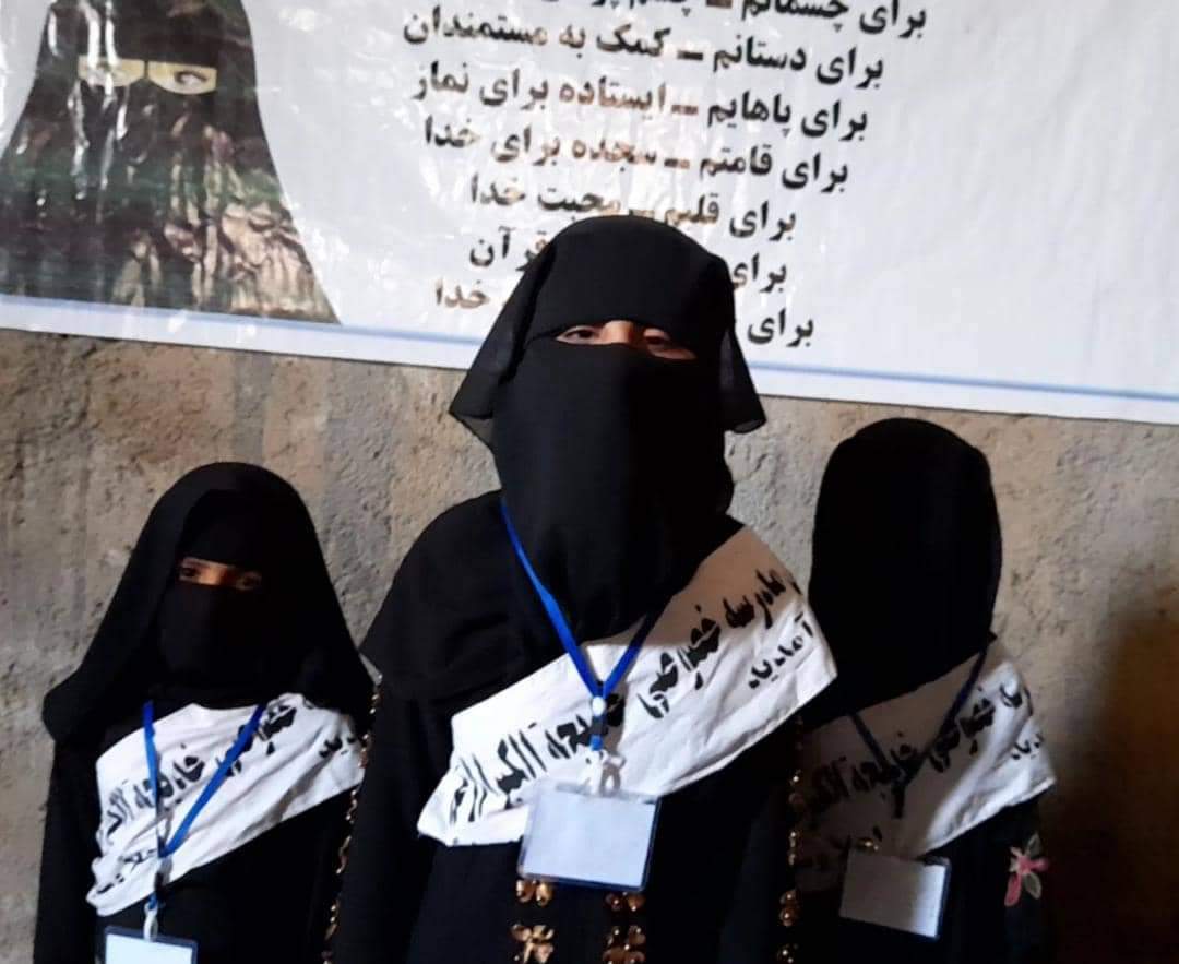 AyshhMbarz's tweet photo. ما یک بار دیگه هم به کفر طاغوت جهان نشان میتم کی ما دست نشانه هیچ کشور کفری نیستیم ونخواد باشیم ما امت رسول الله  ص هستیم وما دختران مادرم عائشه ض هستیم ودر قدوم شان قدم خواهم گذاشت زنان جسور جوزجان ما بار دیگر حمایت خود را از حجاب اعلان کردیم https://t.co/jo1bPBUthi