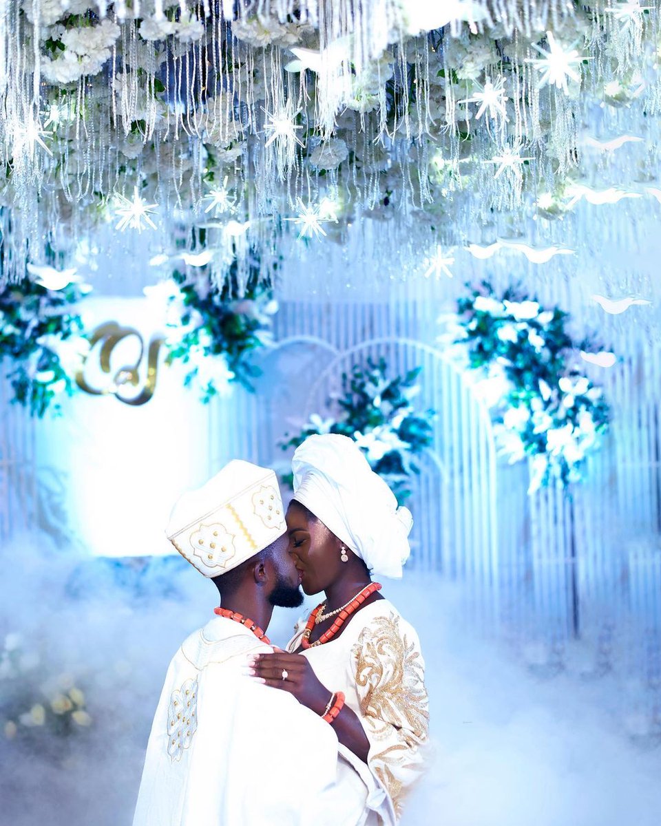 NewCreationNg's tweet photo. When two souls fall in love and choose to begin the journey of a thousand miles and more, Nikon would always be there to capture those beautiful moments

Taken by @greatness_pixel with Nikon D750📷
#newcreationnigeria #Nikonnigeria #Photography #bestcamera #nikoninnigeria https://t.co/cOMfJ5TLGt