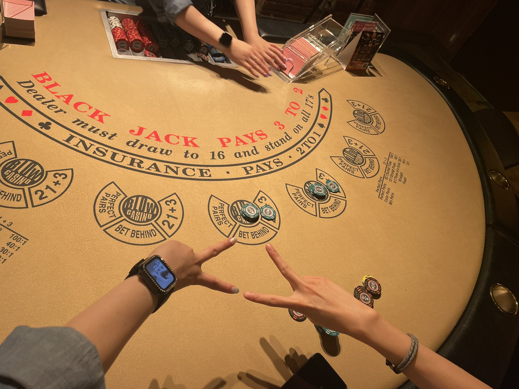 Blow歌舞伎町 ブラックジャック オープンしております カジノエリアはゲームプレイ中 飲み放題となっております みんなでわいわい飲みながら カジノを楽しんじゃいましょう お問い合わせ 03 6457 3461 歌舞伎町 カジノ ポーカー