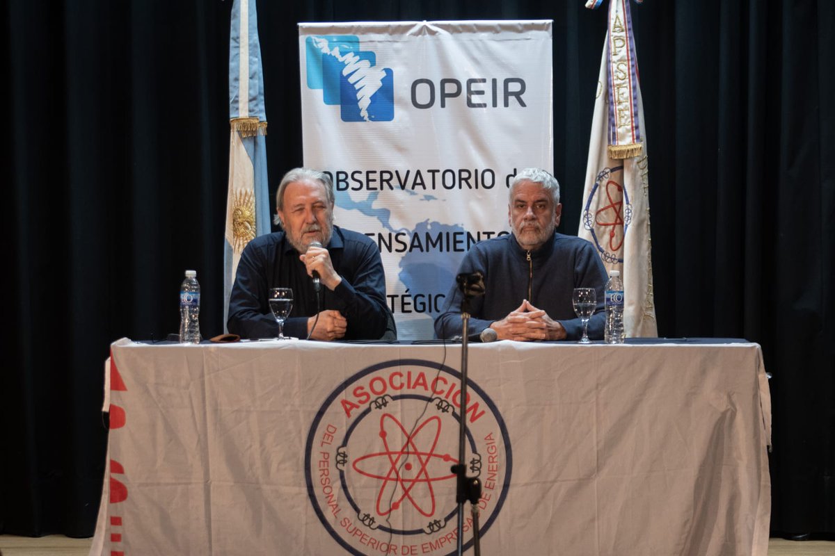 RobertoFeletti's tweet photo. 👉Ayer tuve el gusto de participar en la charla "Pandemia y guerra. La crisis global y su impacto en la Argentina", en el marco del Curso de Formación Política y Militante que organizan @cultura_apsee, @faticaprensa, @La13DeAbrilCP y el #OPEIR. https://t.co/N3KcNBY4UV