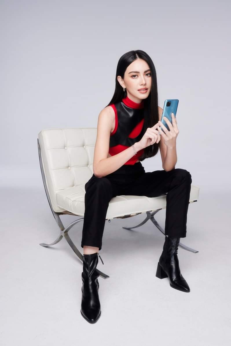 whollynews tweet picture