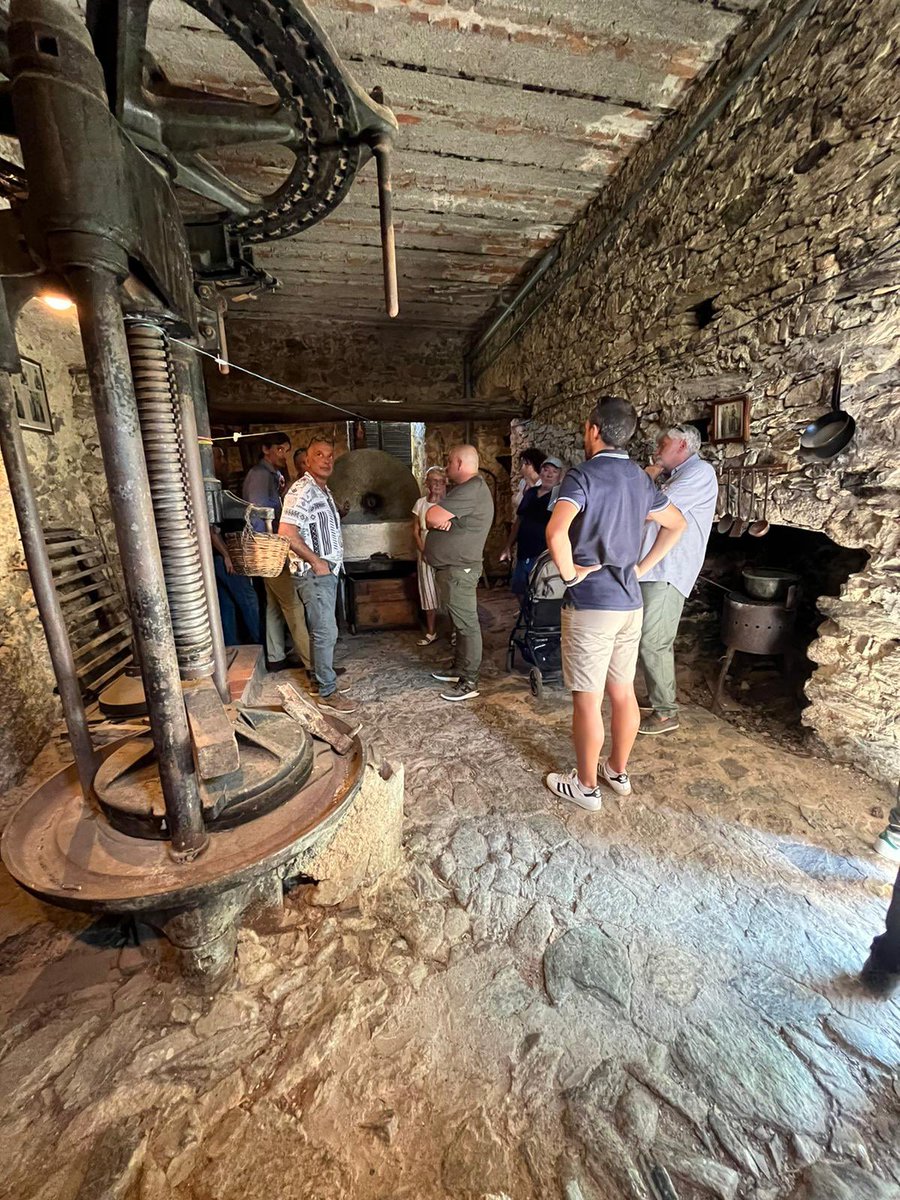 aue_corsica's tweet photo. 📸 Oghje, erami in Urtaca! Rencontre avec les élus de la @CCIRB et de la Communauté de communes Pasquale Paoli pour une visite d’#Urtaca et ses infrastructures : nouveaux logements communaux et moulin du village.
🚲 15 vélos à assistance électrique y ont récemment été installés. https://t.co/eelZVy6oox