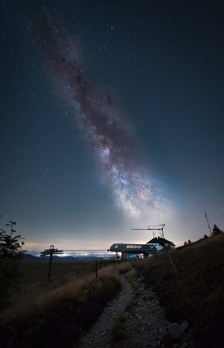Sternwartesolms's tweet photo. #MilkyWay über Bergstation #Belchen by HM, #sony #a7iiii 14mm f/1.8 GM, 31.07.22
#ThePhotoHour #Astrophotography #Mittelhessen #Hessen #bbcskyatnight #astropix #longexpo #astroimaging #deepsky #space #Giessen #Wetzlar #Solms #stargazing #StormHour #Freiburg https://t.co/ZHSpyDdYcX