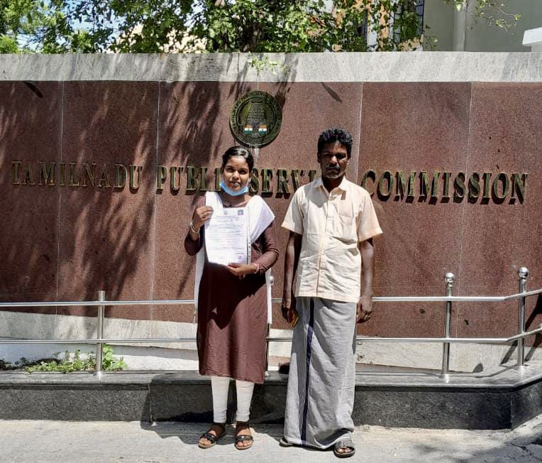 Vijayabaskarofl's tweet photo. My best wishes to Ms.#Bhavaniya from Vadavalam, Pudukkottai who has set off to scale new heights of success. 

She exemplifies the phrase, "Impossible is for the unwilling". 

Being the third born in a family of four girls with limited means, raised in a rural area, 

(1/2) https://t.co/eTDhhd4QN6
