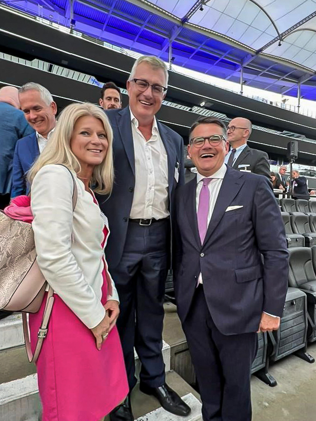 ingkhessen's tweet photo. Ministerpräsident @Boris_Rhein fordert beim IHK-Jahresempfang: „Wir brauchen #Ingenieure, keine Ideologen“
Viele prominente Gäste (wie #IngKH-Präsident Ingolf Kluge und -Vizepräsident Jürgen Wittig) und gute Stimmung gab es beim #Jahresempfang der @IHK_FFM im @Eintracht-Stadion. https://t.co/UDNGc0z0Fx