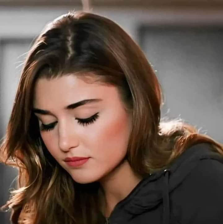 loleliveto's tweet photo. رفقاً بـ الناس اللِي بتكتم الزعل جوا قلبها،،
فـ بيظهر علي هيئة " وجع جسدي " 💔

#احــــــــــــــــــــزان https://t.co/ME9z055E6Y