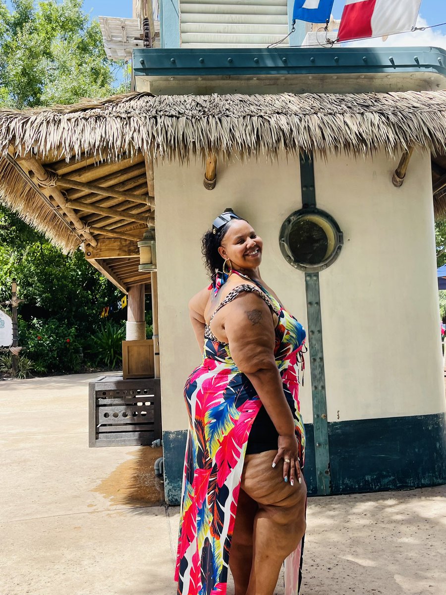 redbonessbbw's tweet photo. What’s going on in Orlando Florida vacation has been nice https://t.co/MRjyFjbuoX