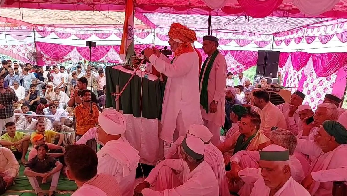 RakeshTikaitBKU's tweet photo. आज दिल्ली-देहरादून इकोनॉमिक कोरिडोर को लेकर गांव टिकरी जिला बागपत उत्तर प्रदेश में आयोजित किसान महापंचायत में हिस्सा लिया और सभी मुद्दों को लेकर विस्तार से चर्चा की।
 देश का किसान एक बड़े आंदोलन के लिए तैयार रहें।
#लड़ेंगे #जीतेंगे 
@1stIndiaNews 
@ANI 
@PTI_News https://t.co/ImFvBQcJp0