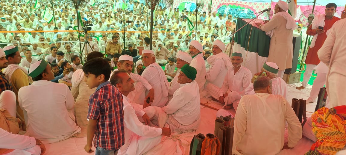 RakeshTikaitBKU's tweet photo. आज दिल्ली-देहरादून इकोनॉमिक कोरिडोर को लेकर गांव टिकरी जिला बागपत उत्तर प्रदेश में आयोजित किसान महापंचायत में हिस्सा लिया और सभी मुद्दों को लेकर विस्तार से चर्चा की।
 देश का किसान एक बड़े आंदोलन के लिए तैयार रहें।
#लड़ेंगे #जीतेंगे 
@1stIndiaNews 
@ANI 
@PTI_News https://t.co/ImFvBQcJp0