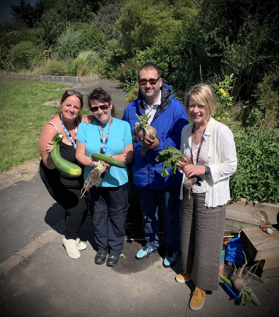SteveRegenda's tweet photo. .@Calico_Group work  in FLEETWOOD. Wizzed our board member Lesley @TheRegendaGroup over to see Denise &amp; Gills “Dig Deeper” project improving residents health.👏👏 @Calico_Phil @Calico_Anthony …. Look at that courgette !!! https://t.co/brGGXFPJq3