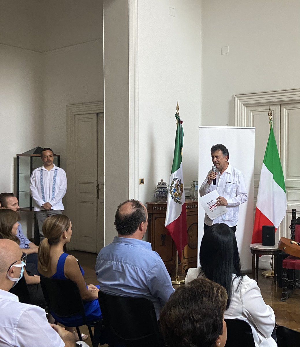 EmbaMexIta's tweet photo. El Embajador de México en Italia, @cgarciadealba, presentó en @EmbaMexIta el concierto en homenaje a “Frida Kahlo y Chavela Vargas”, a cargo del grupo musical #MADAUS.
Casa llena para escuchar música mexicana en Italia.
🇲🇽🇮🇹 https://t.co/9o2ogeyHTn
