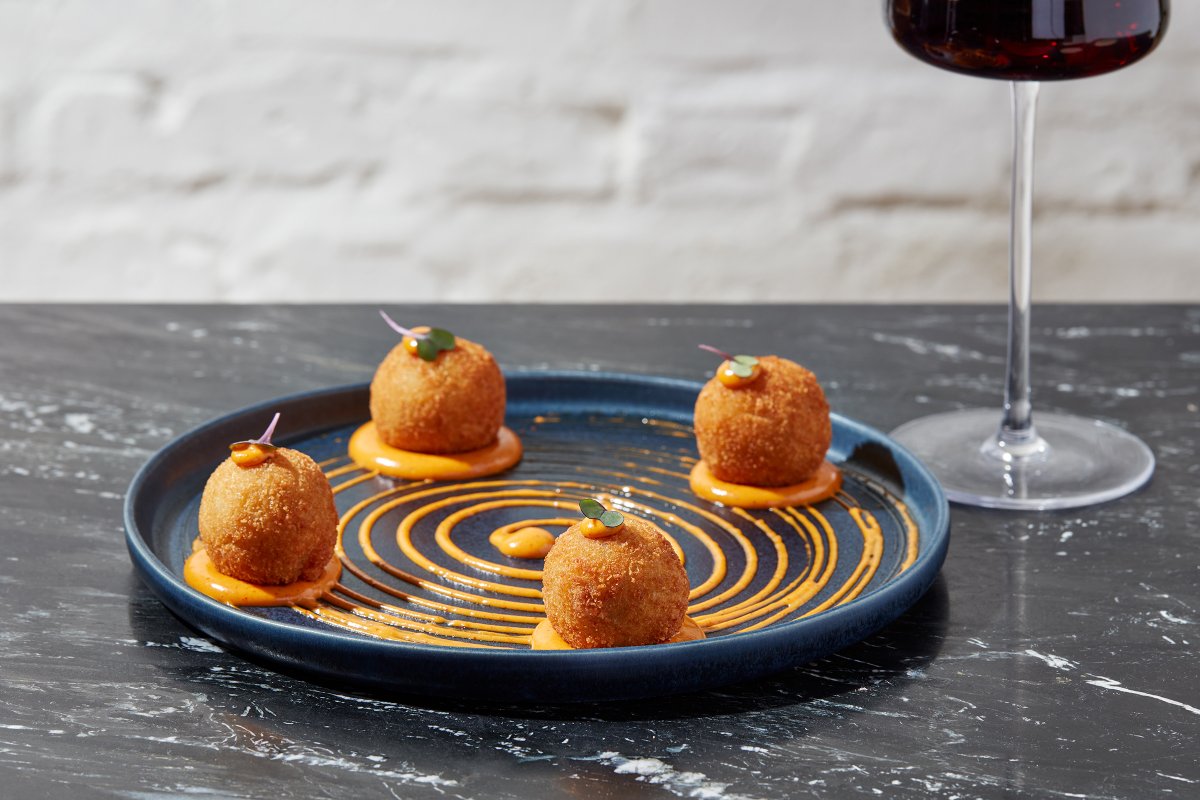 JordanoStudio's tweet image. The finale of “Me or the Menu” on @foodnetwork and @discoveryplus airs tomorrow! We can’t wait to see what the future has in store for Bocadillo Market.
•
•
•
#meorthemenu #foodnetwork #docuseries #bocadillomarket #discoveryplus #chicagodining #croquetas #foodphotography