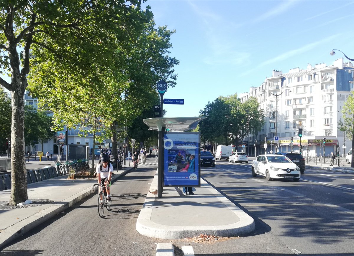 Asso_usagersidf's tweet photo. Pistes cyclables pérennisées : merci à la ville de Paris d'avoir pris en compte notre demande que celles-ci passent derrière les arrêts de bus afin de limiter les conflits piétons / vélos https://t.co/rfQH7dX5i7