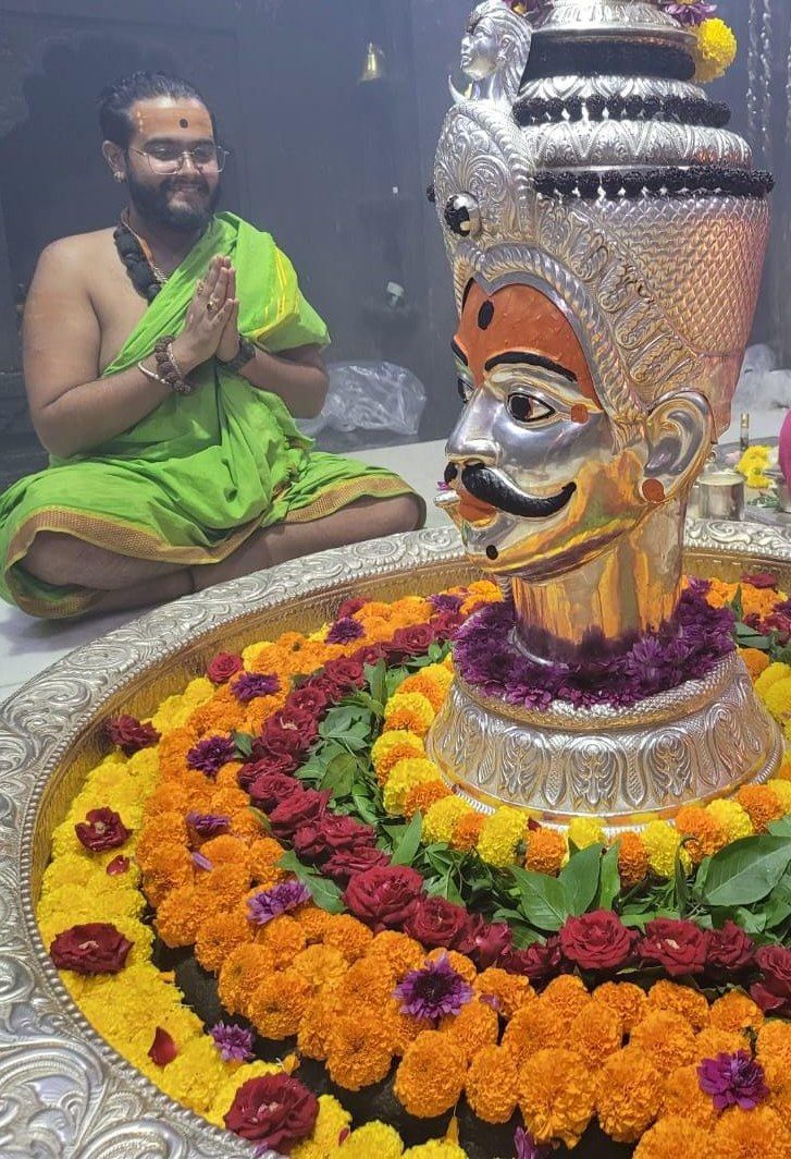 12Jyotirling's tweet photo. श्री त्र्यंबकेश्वर ज्योतिर्लिंग जी के आज के मध्यान्ह भोग आरती श्रृंगार दर्शन 03.08.2022 https://t.co/P2cNVXzxr2