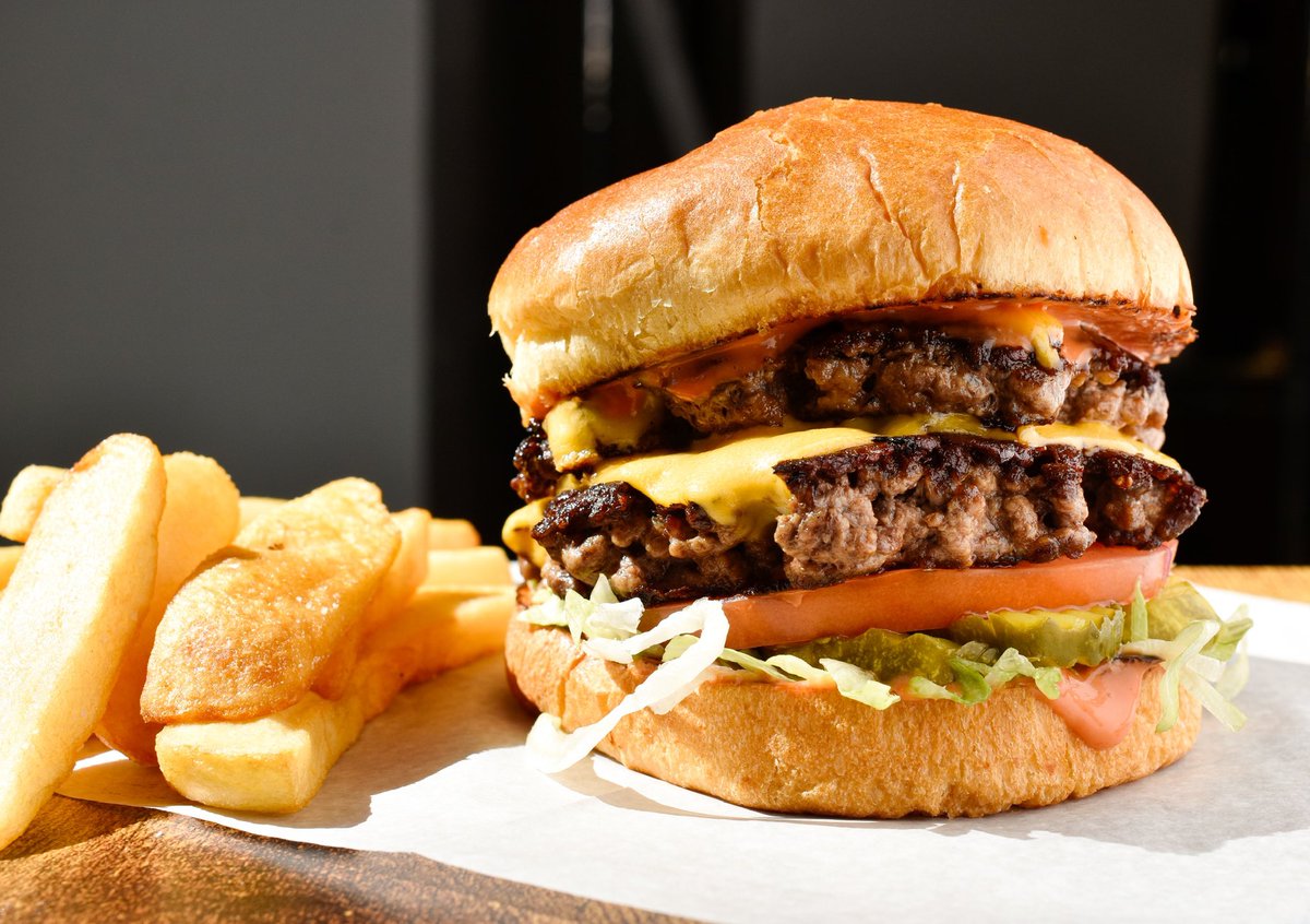 thiccburgers's tweet photo. Y’all tryna #getTHICC?? Come see us at Sweet Auburn Market (209 Edgewood Ave)! You can find us inside of O Mi Ga Kitchen slangin’ our burgers daily. Pick up + dine in available. New menu items and delivery coming SOON! https://t.co/2tCBPwPIm4 🫶🏾🍔 https://t.co/gxoKESipyf
