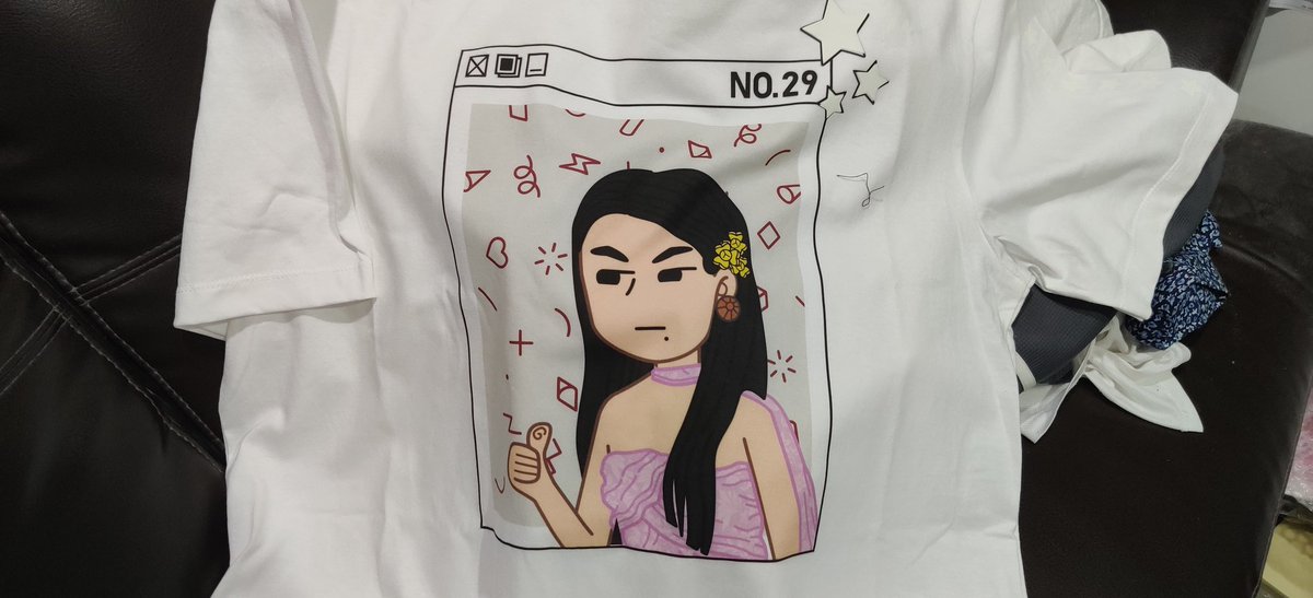 charathbank's tweet photo. เสื้อโปรเจควี The Girl Who Wishes Upon The Star มาถึงแล้ว สวยมาก~ #WeeBNK48 #FlyWeeToTheMoon https://t.co/wHGfm4i3Xc