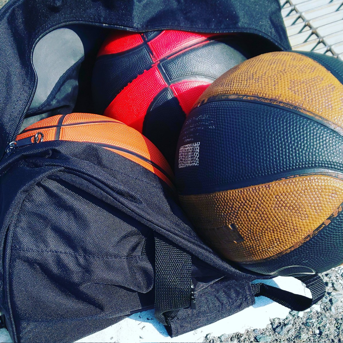 daisuke8722's tweet photo. 8/6バスケ🏀
8/13バドミントン🏸
8/28ソフトバレー🏐

今月も浜松で色々なスポーツ開催✨
楽しむしかない😆
#浜松
#スポーツ
#enjoy
#緩く
#楽しく
#イベント https://t.co/qfsv9v2phH
