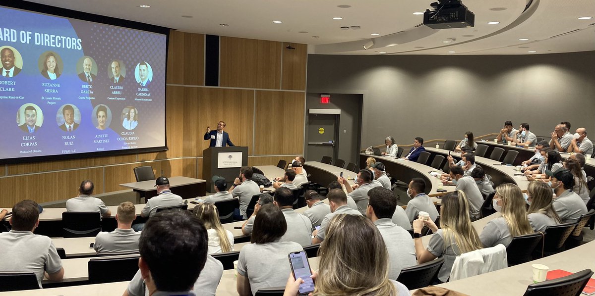 bySeanMullins's tweet photo. Thanks @HCCMetroSTL for greeting our Brazilian farmers this morning @DanforthCenter and sharing the story of #agtech in #stl. @STLMosaic @STLPartnership @BioGeneratorSTL @greaterstlinc @WTCSTL @SierraPR https://t.co/8HYBq9XRWO