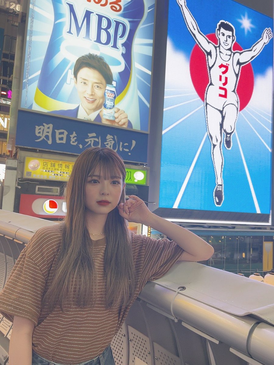 ryoka720's tweet photo. グリ下の治安に圧倒されて写真どころじゃない人。 https://t.co/fhuBCsDPli