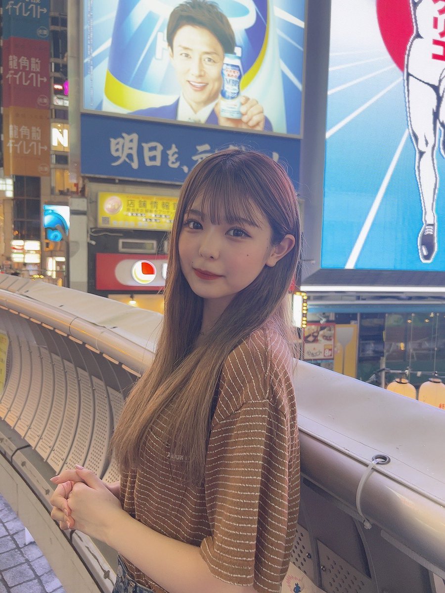 ryoka720's tweet photo. グリ下の治安に圧倒されて写真どころじゃない人。 https://t.co/fhuBCsDPli