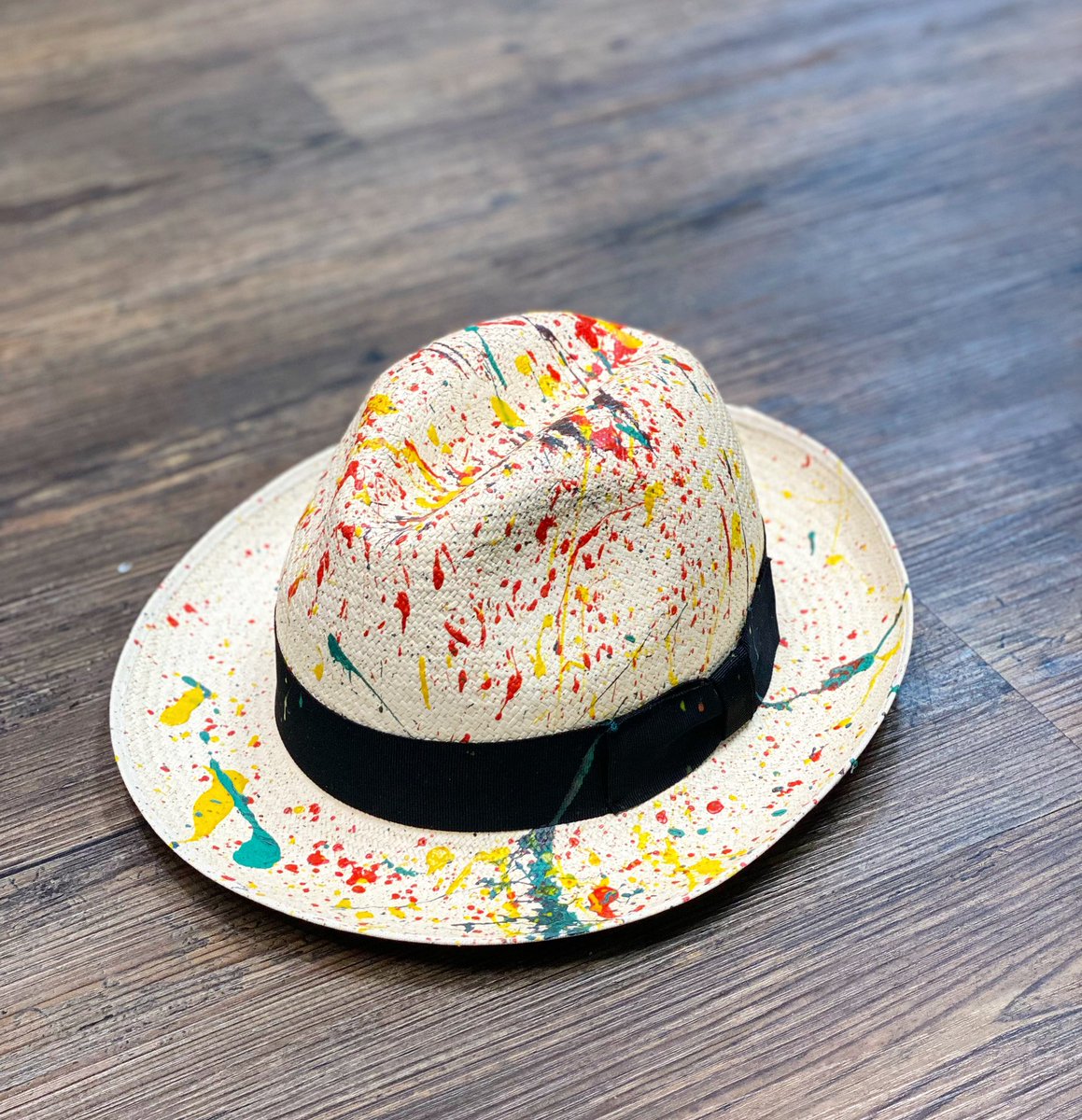 peterforsonshop's tweet photo. Limited Edition Genuine Panama with paint flecks ๐ Shop Now > https://t.co/0LGFxO8jsX
#panamahat #hat #hatshop #hatshopping #hatshopinbirmingham #summerevents #peterforsonhatshop #peterforson #paintflecks #GreatWesternArcade #birmingham #birmingham2022 #fedora #menshats https://t.co/g3jQoO9LSu