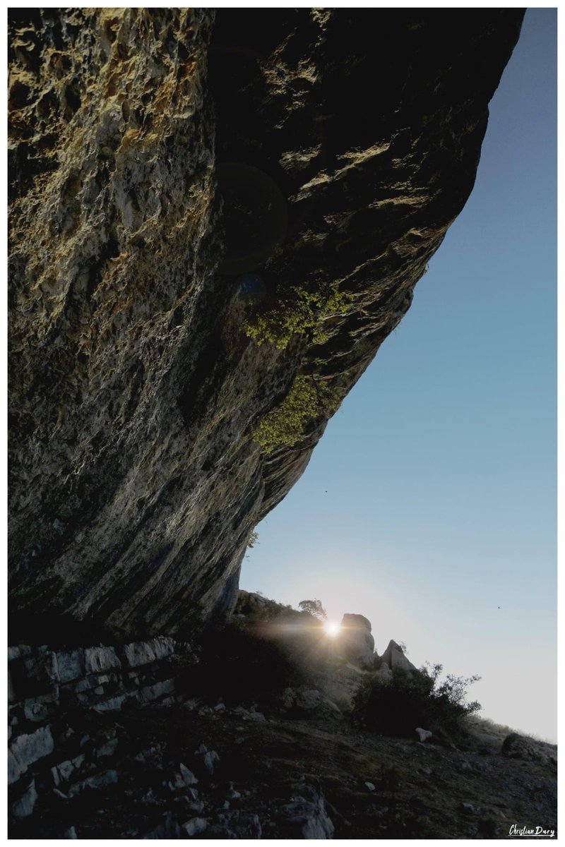 Christian_Dury's tweet photo. Énorme kiff du matin. Partir à 4h du matin pour arriver sous la falaise de #Ceuse
Attendre le soleil, seul… Merci la nature 🙏 #MyHautesAlpes 💚
(depuis le temps que je voulais faire cette photo du 1er rayon de soleil qui gratte la falaise ☀️) https://t.co/nr7H1Cg9es
