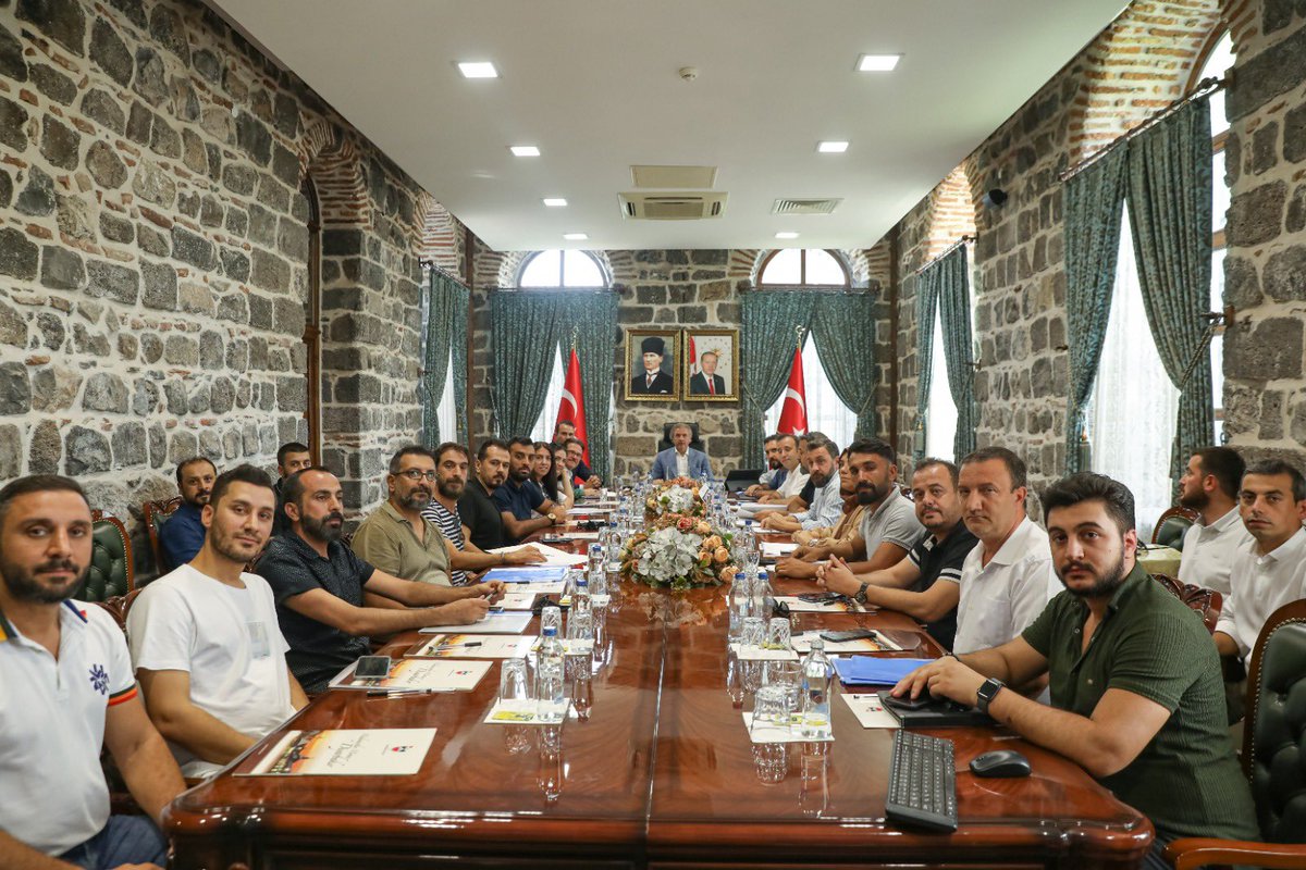 AhmetMisbah's tweet photo. 📍 İçkale | Diyarbakır

Diyarbakır’daki kültür ve sanat kurumlarıyla biraraya geldik.

Şehri bütün kültürel ve sanatsal birkimiyle gündeme getirecek Festivale ilişkin önerileri dinledik. https://t.co/kLzOOpqRtw