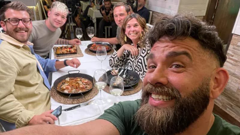AMMACmuntatge's tweet photo. Aquesta nit s’estrena nova temporada de @JocdeCartesTV3 a @tv3cat , programa muntat per César Valdivia, Arnau Hernández Trilla, Anna Valero i el soci Joan Álvarez (AMMAC). 👏👏👏Bon profit! #editing #ammac #cookingtv https://t.co/ySuLlKT2DP