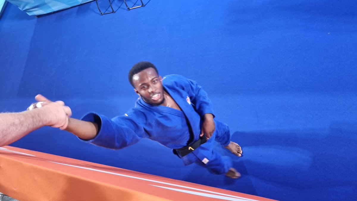 Tom_Bason's tweet photo. Casually watching one my former students winning gold for @BritishJudo at #CWG2022
I like to think my first year lecture on supply and demand played a crucial role in this success
#teamSEM are very proud of you Jamal! https://t.co/ienhOjiL23