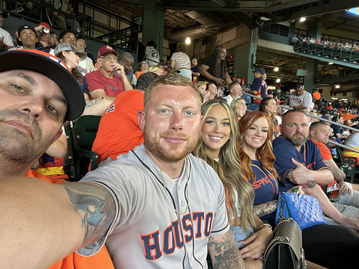 bstee21's tweet photo. ⚾️ astros https://t.co/I0jZsAqBxO