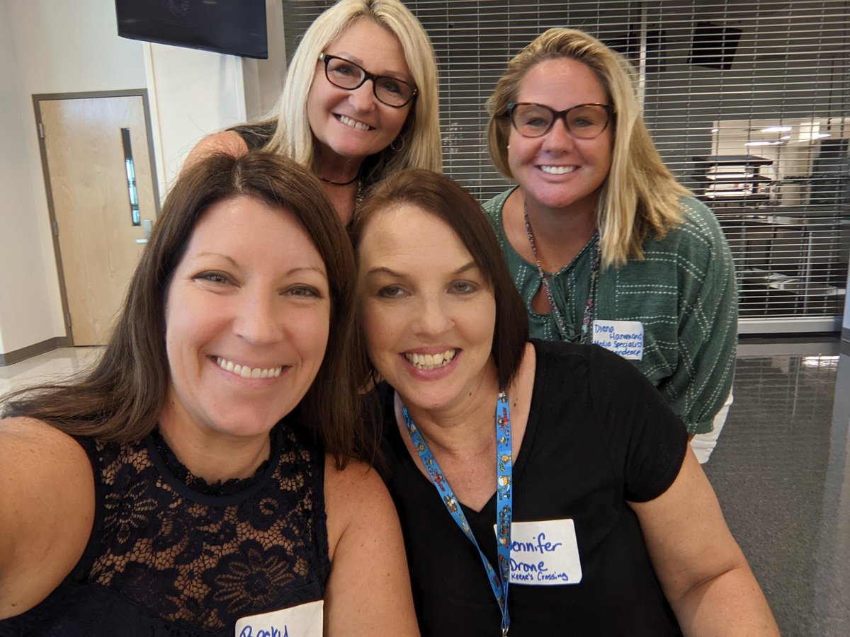 bexweso's tweet photo. The best in the west📚

@LisaWaxler @DroneJennifer 
@Westpointe_OCPS 
@KeenesCrossingE 
@Metrowest_Ocps 

#OCPSReads #MediaExtravaganza https://t.co/Ia9C0npv2F