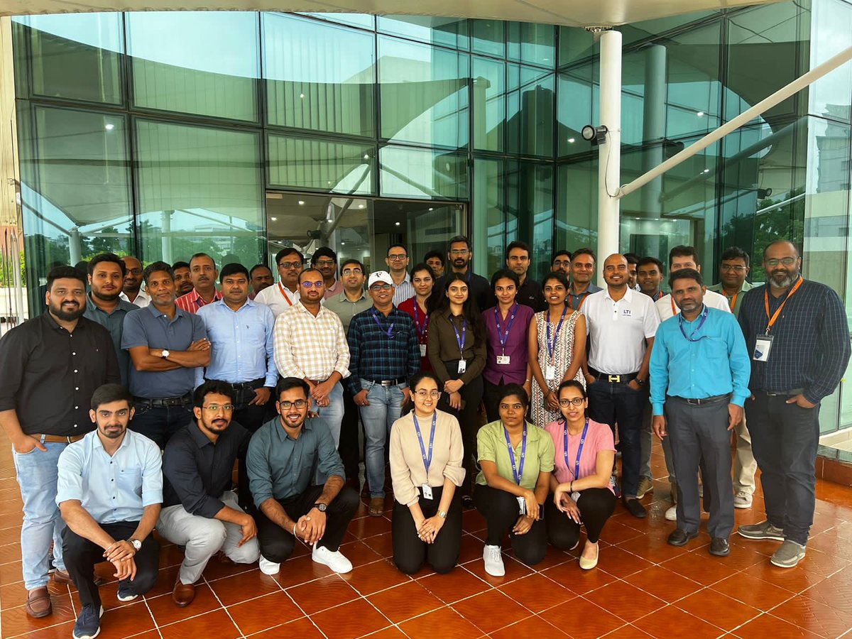 We made it snow in Bengaluru ❄️
 
LTI and @fosfordata hosted <a href="/SnowflakeDB/">SnowflakeDB</a> for a day of leadership discussions, solution updates, milestone celebrations, and more. 
 
Here's to a long and prosperous partnership 🤝 #LTIXSnowflake #LetsSolve #SolvingwithData #SnowflakeTurns10