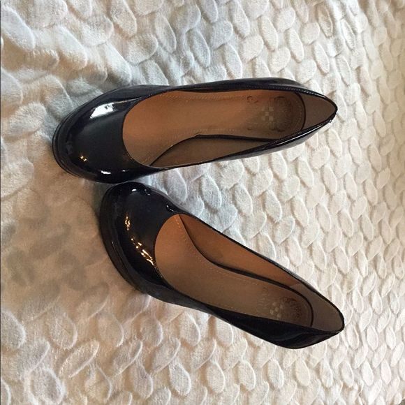 Gizzmo087's tweet photo. So good I had to share! Check out all the items I'm loving on @Poshmarkapp #poshmark #fashion #style #shopmycloset #vincecamuto: https://t.co/6a1V7WSSdl https://t.co/dbzjwREzBU