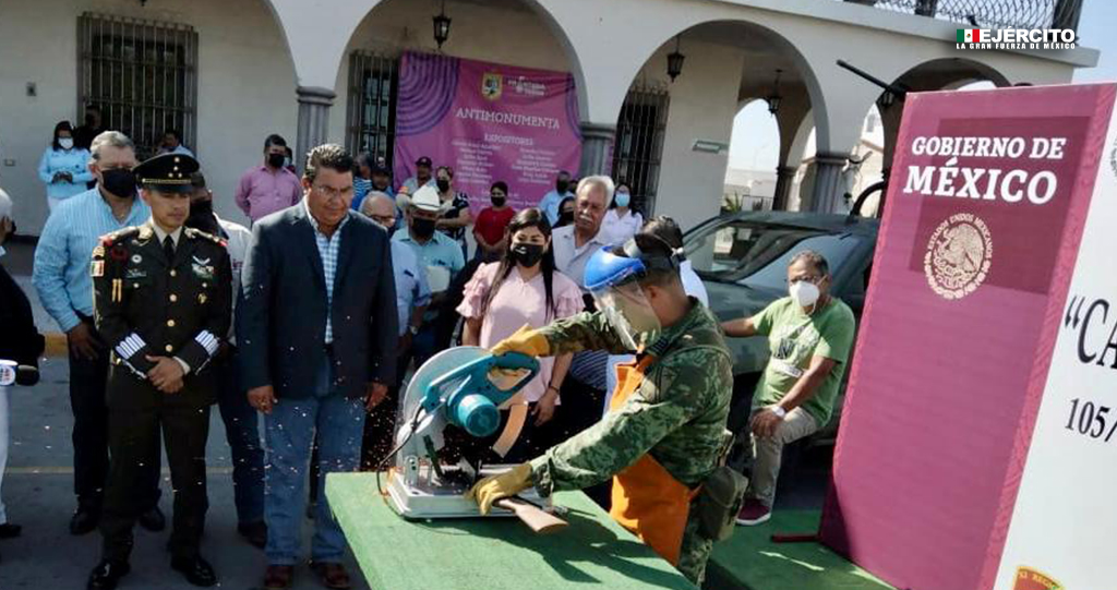 Defensamx1's tweet photo. Personal perteneciente al #105BatallónDeInfantería de la #6ZonaMilitar del #EjércitoMexicano participó con una Banda de Guerra y Escolta con Bandera en la ceremonia de inicio de la “Campaña de Canje de Armas de Fuego 2022”, que se realizó en el municipio de #CdFrontera, #Coahuila https://t.co/KTMjZ4peQF