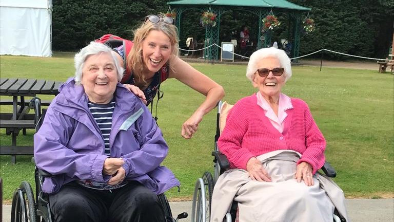 thermbi's tweet photo. There was laughter and fun at @BurnbyGardens in #Pocklington as our residents at Connaught Court in #York enjoyed a day trip to see over eighty varieties of Hardy Water Lilies 🌷🌹🌺🌸🌼🌻 https://t.co/LLk3SafiXA