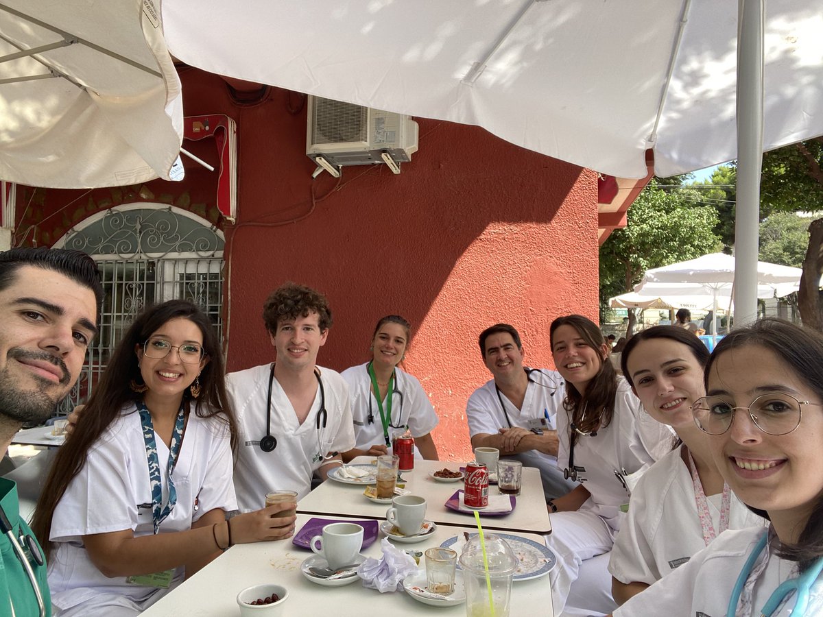 luisgerardodg's tweet photo. Compartiendo conocimientos #nefrologia #vexus #POCUS y un #cafe con excelentes médicos residentes!! @BenlliureJorge @AhedoCelia Cristina El Nagar Celia Piñero Mireia Aparisi y Jorge González #ERC #AKI #CKD @SENefrologia @senjoven @irisvibo @LcLopezR https://t.co/qGPfmZDEIY