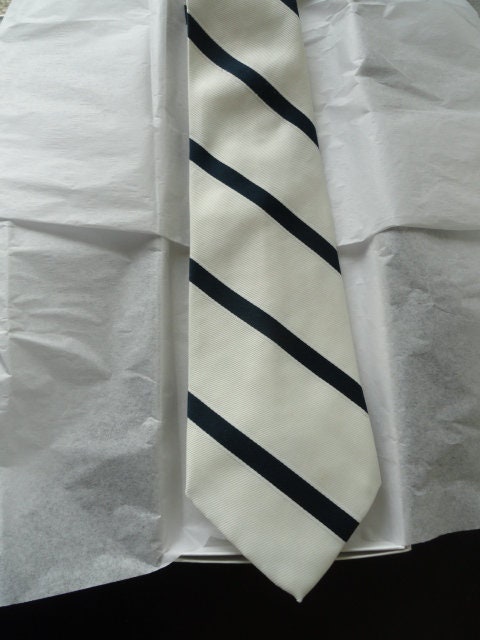 zetsvintage's tweet photo. Excited to share the latest addition to my #etsy shop: Vintage Men's Danby's The Man's Men's Store Stripe Tie DONEGAL White &amp; Navy Stripes https://t.co/4NocHVkQwm #white #blue #vintage #necktie #menstie #newwithouttag #1980s #danbymensstore #donegalbrand https://t.co/xA1CIwUMPt
