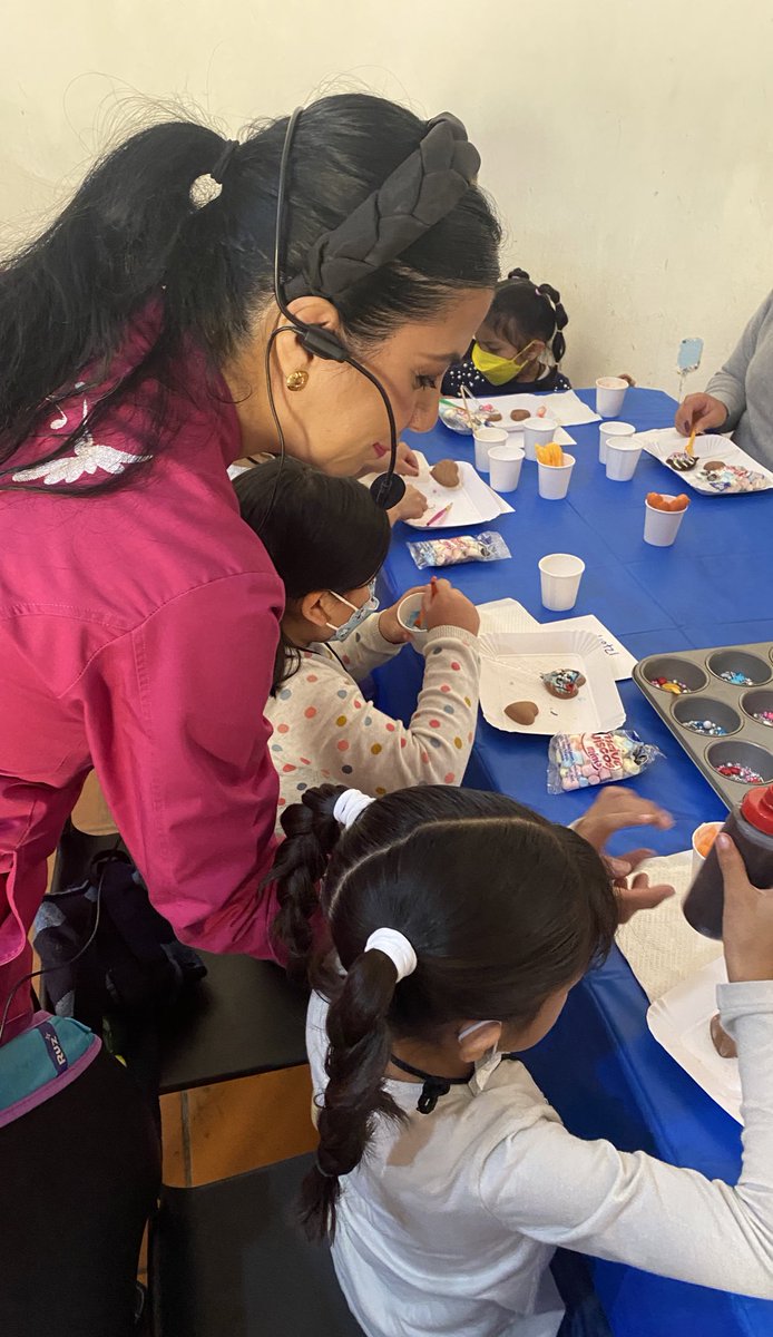 gracielamontano's tweet photo. Caminito de la escuela. 
Que alegría impartir el Taller Gastronómico en el primer curso de verano de la Exfábrica de Pólvora. Hablamos del cacao y de su importancia en nuestra historia #niñezmexicana #chefembajadora #momentosaura 🇲🇽👩🏻‍🍳🥰 https://t.co/BTBgcTn398